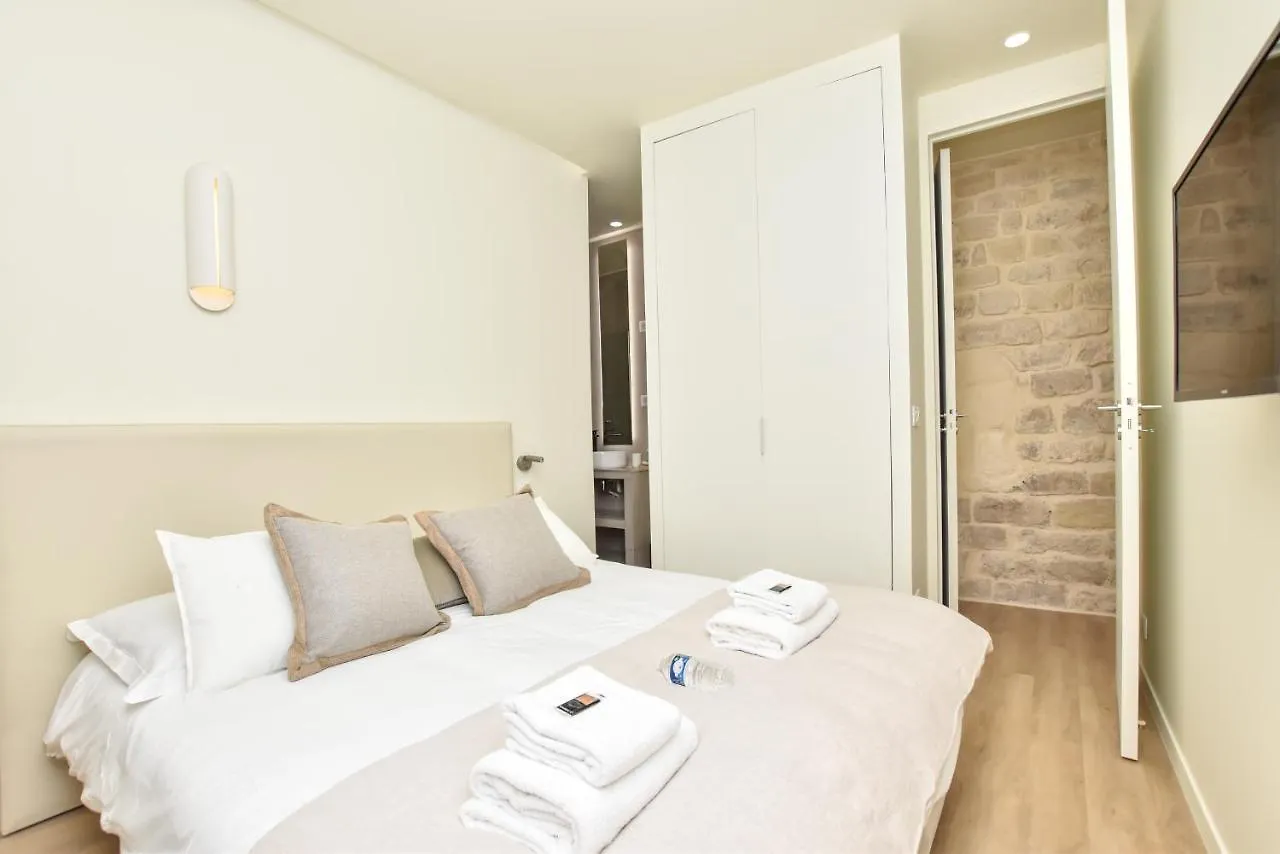 Spacious - 3br-8p - Moulin Rouge Apartment *