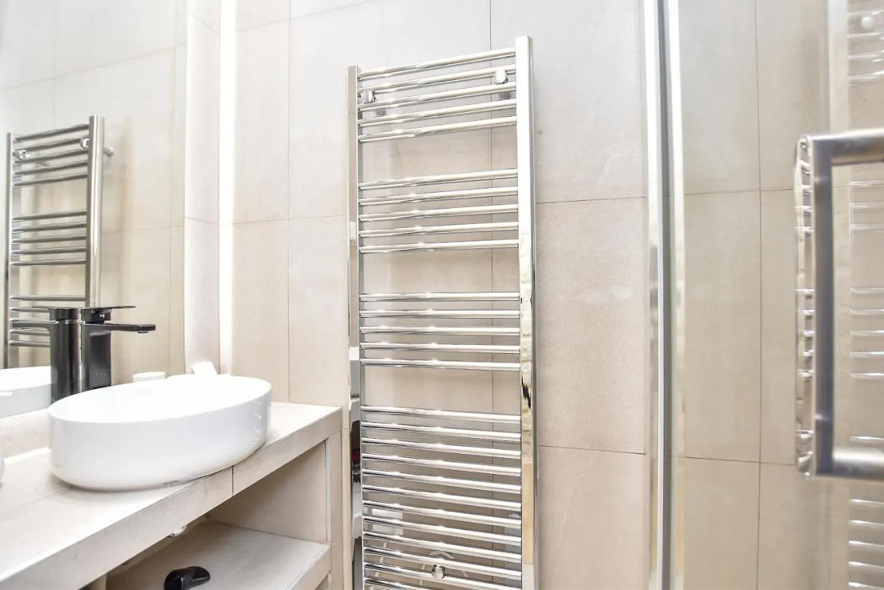Apartment Spacious - 3br-8p - Moulin Rouge *