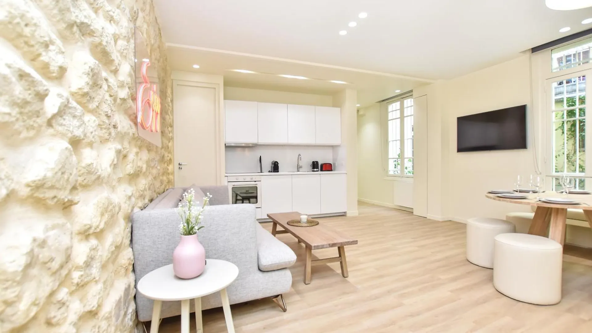 Spacious - 3br-8p - Moulin Rouge *